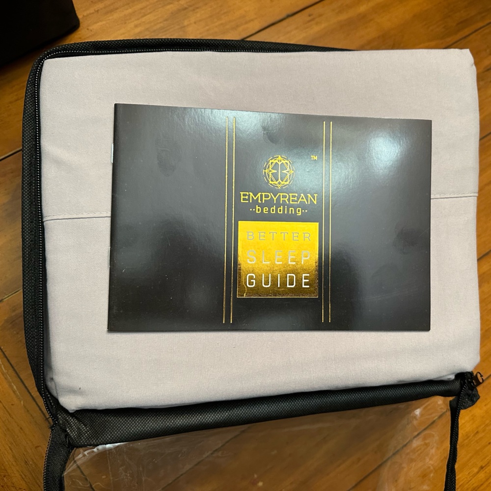 Split King Sheet Set - 4 pillow cases,2 fitted and 1 Flat Sheet NEW